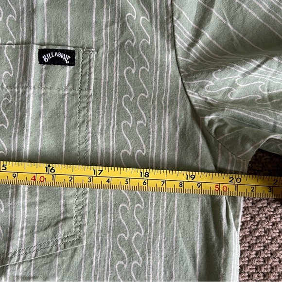NWT Billabong LowTide Short Sleeve Button Up Small Green - Picture 7 of 9